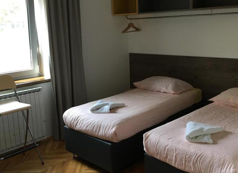 اتاق استاندارد با سرویس بهداشتی مشترک, Hostel Museum