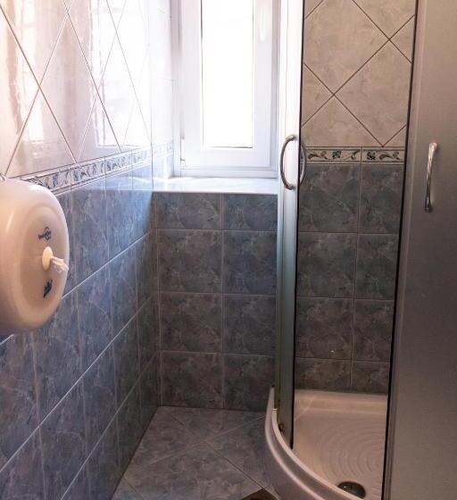 اتاق استاندارد با سرویس بهداشتی مشترک, Hostel Museum