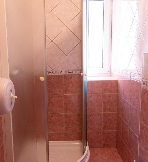 اتاق استاندارد با سرویس بهداشتی مشترک, Hostel Museum