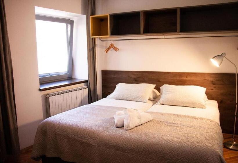 اتاق استاندارد با سرویس بهداشتی مشترک, Hostel Museum