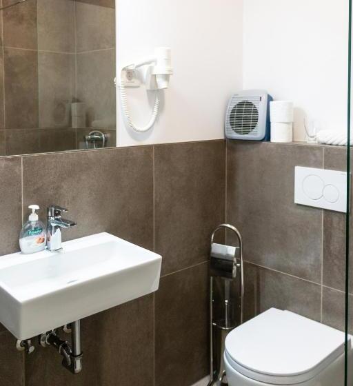 اتاق عادی, Hostel Museum