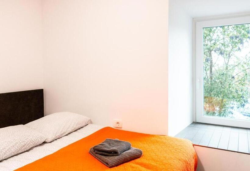 اتاق عادی, Hostel Museum