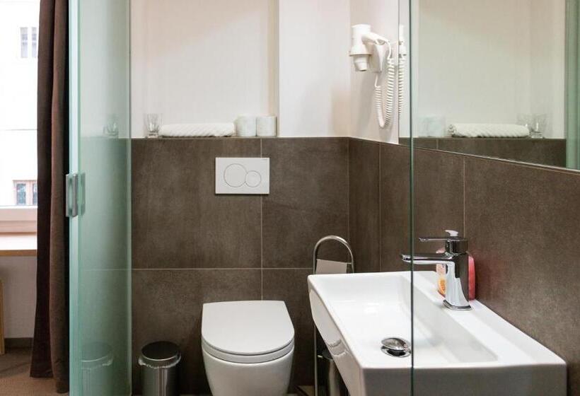 اتاق استاندارد, Hostel Museum