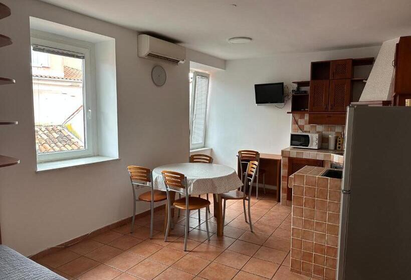 آپارتمان 3 خوابه, Hostel Museum