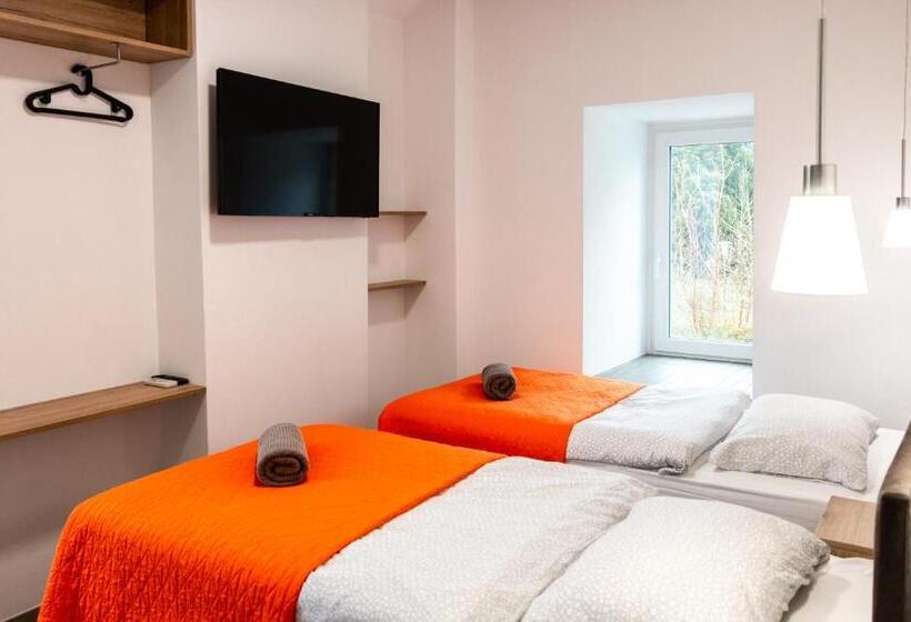 اتاق استاندارد, Hostel Museum