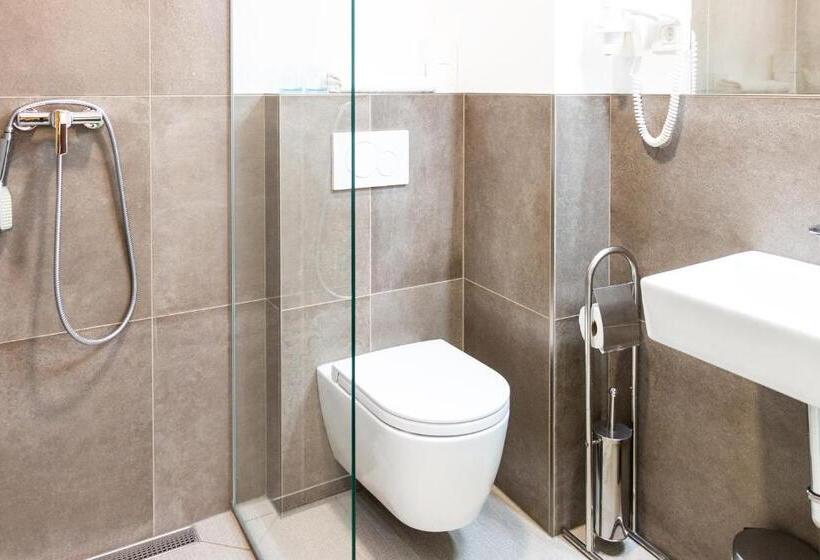 اتاق استاندارد, Hostel Museum