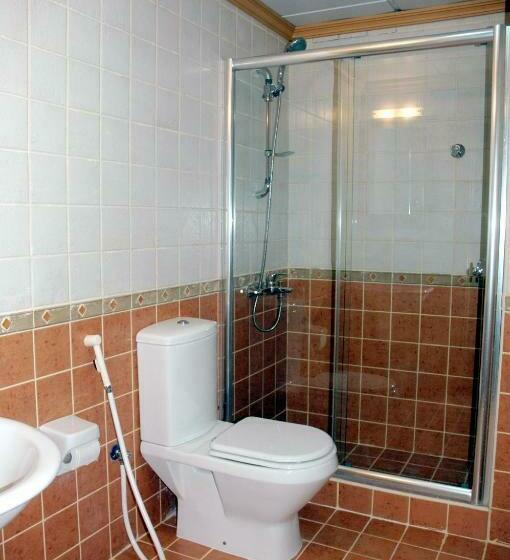 اتاق لوکس, Al Thill