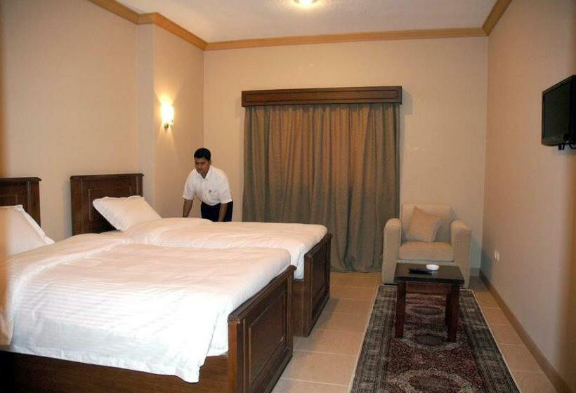 اتاق لوکس, Al Thill