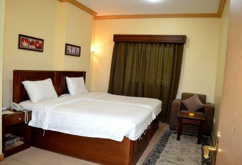 سوییت لوکس, Al Thill