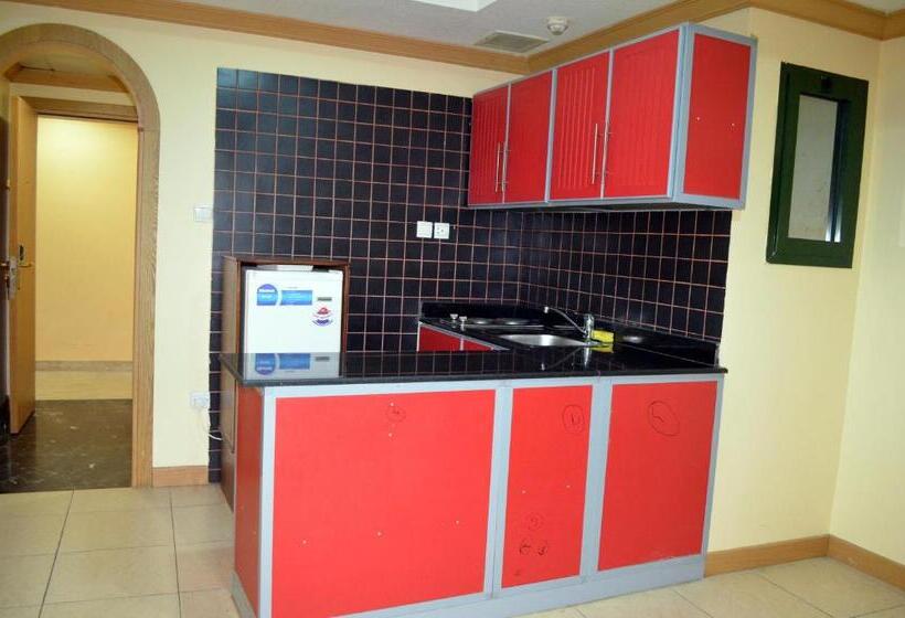 سوییت لوکس, Al Thill