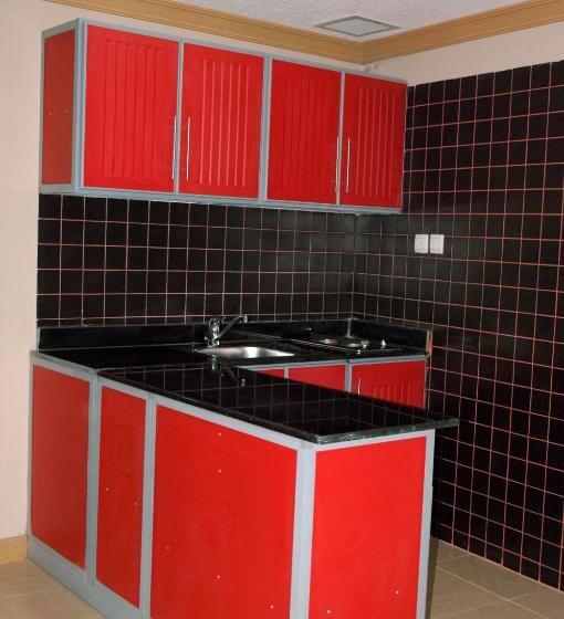 سوییت لوکس, Al Thill