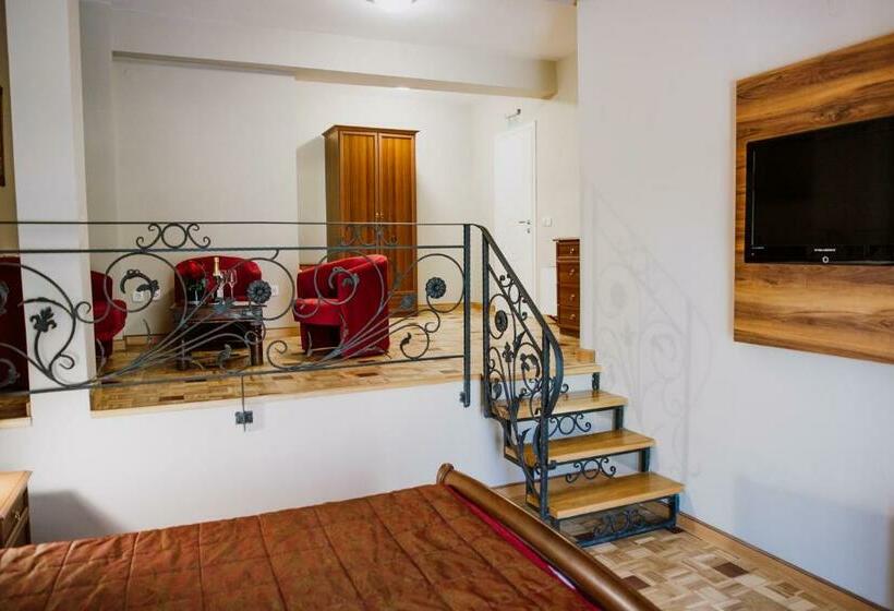 سوییت خانوادگی, Bela Kuka