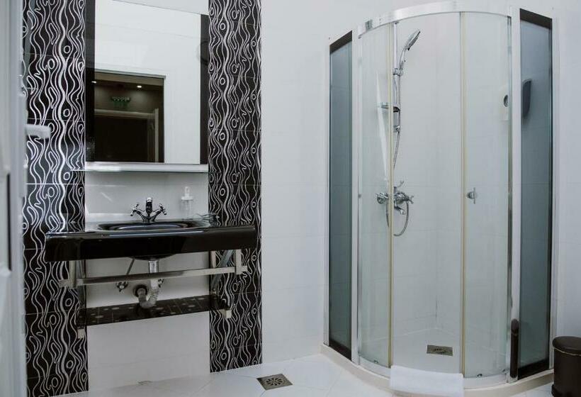 اتاق استاندارد یک نفره, Bela Kuka