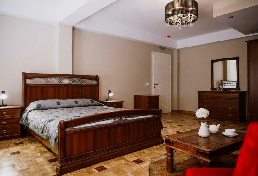 اتاق استاندارد یک نفره, Bela Kuka