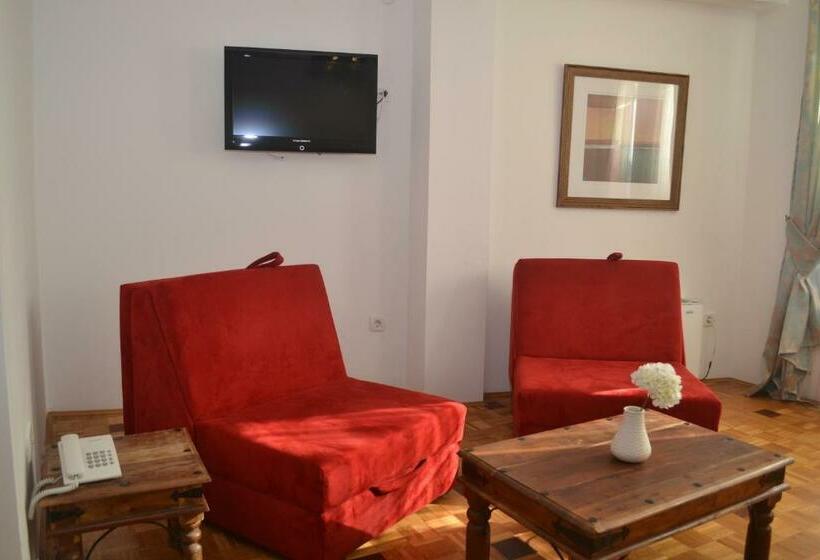 اتاق استاندارد سه نفره, Bela Kuka