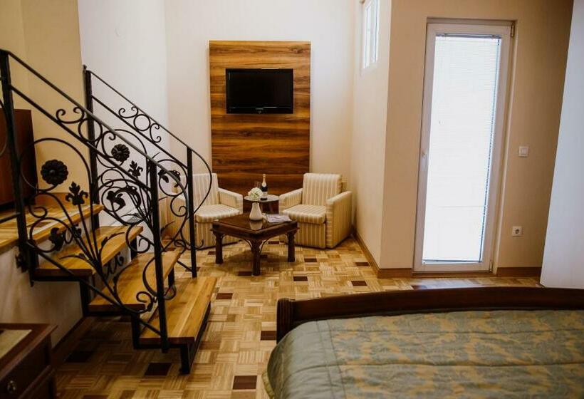 سوییت خانوادگی, Bela Kuka