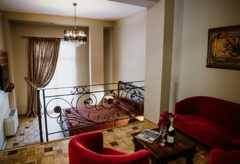 سوییت خانوادگی, Bela Kuka