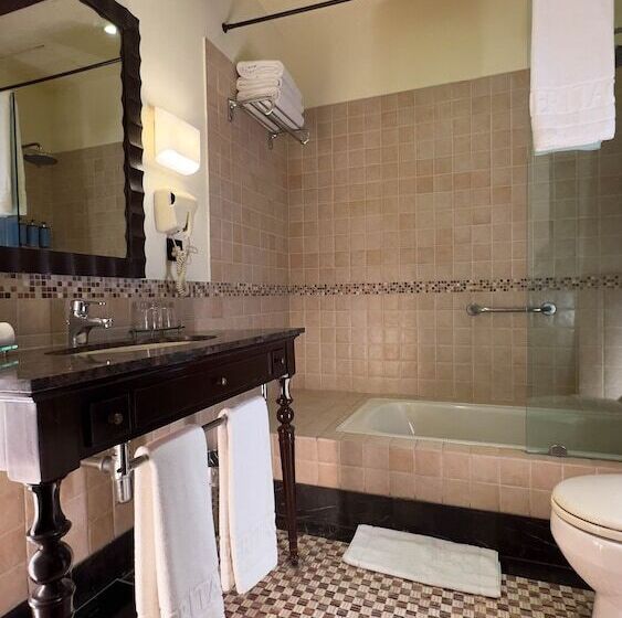 سوئیت دلوکس 2 خوابه, Heritage Luxury Suites  All Suite