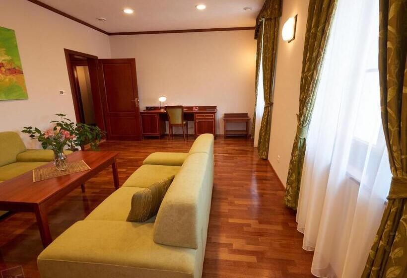 Апартаменты 1 Спальня Вид на Сад, Hradná Stráž Hotel&apartments S Privátnym Wellness