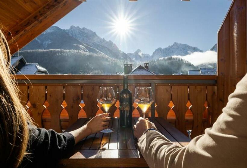 اتاق استاندارد با بالکن, Lipa