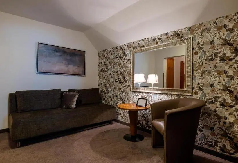 2 Bedroom Suite with Balcony, Lipa