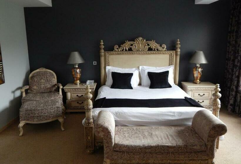 سوییت جونیور با چشم‌انداز دریاچه, Radika