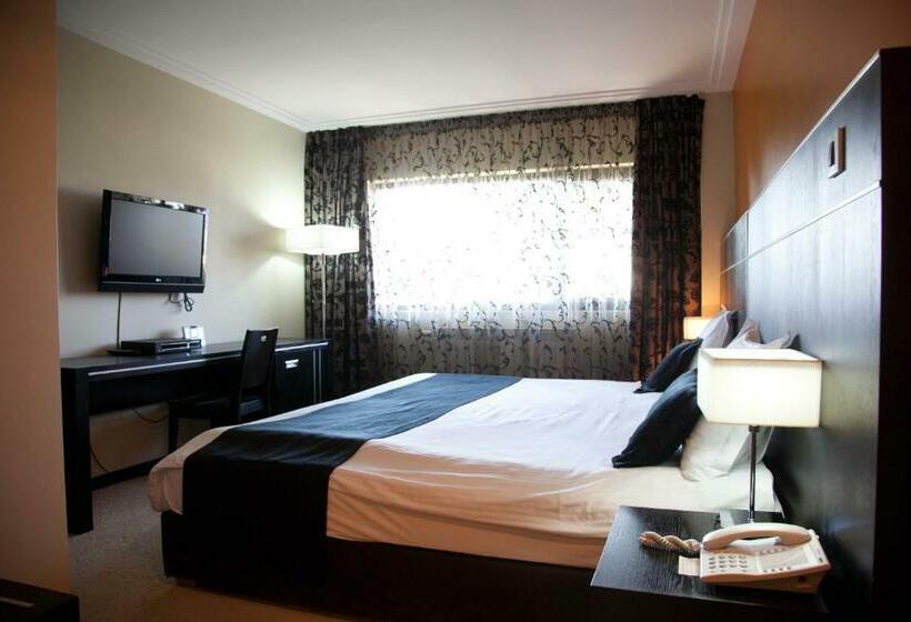 اتاق سوپریور, Radika