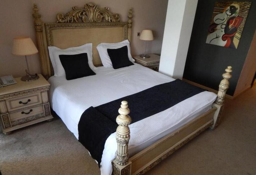 اتاق سوپریور, Radika