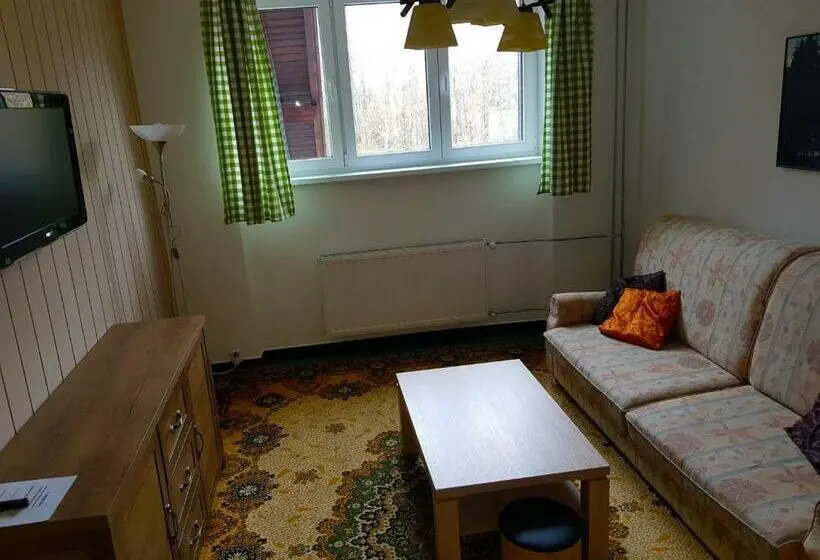 Perhehuone, Sasanka
