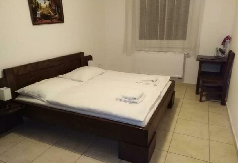 スタンダードルーム, Motel Senec