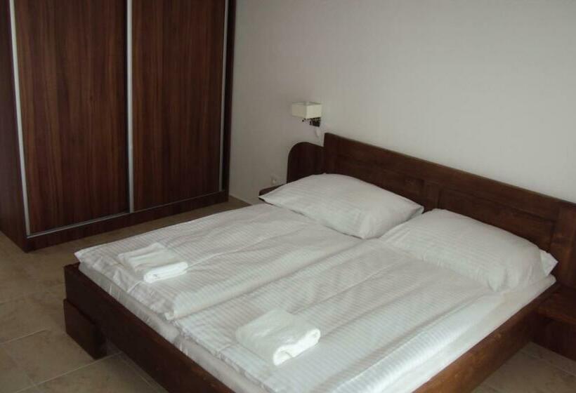 スタンダードルーム, Motel Senec