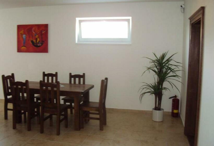 スタンダードルーム, Motel Senec