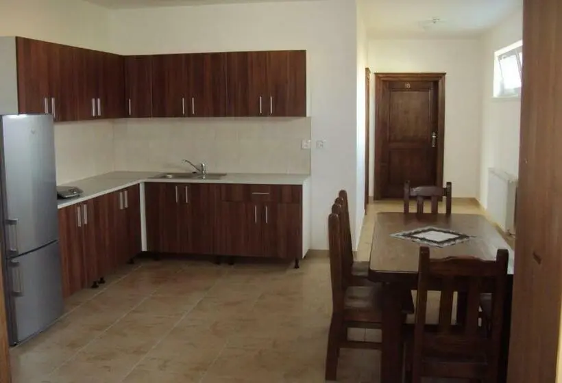 Standard Kolmen Hengen Huone, Motel Senec