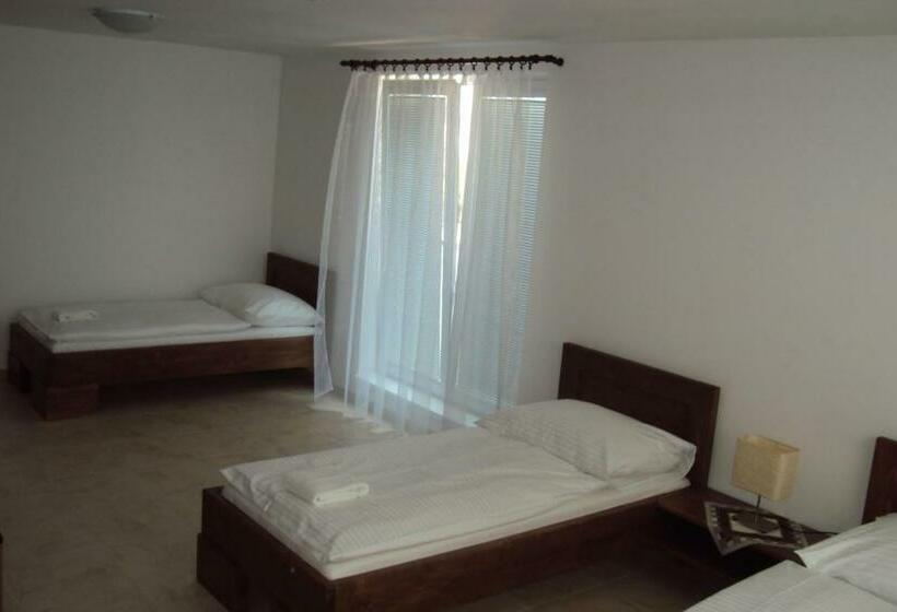 スタンダードトリプルルーム, Motel Senec