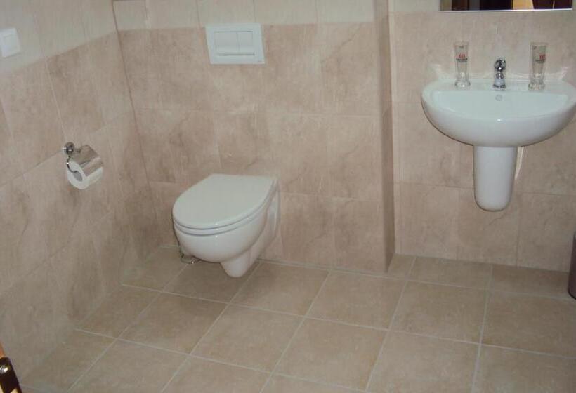 スタンダードトリプルルーム, Motel Senec