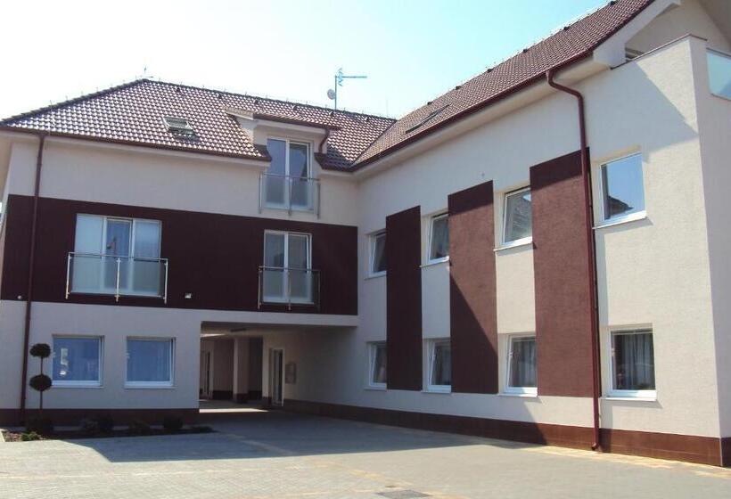 Quarto Quádruplo Estandar, Motel Senec