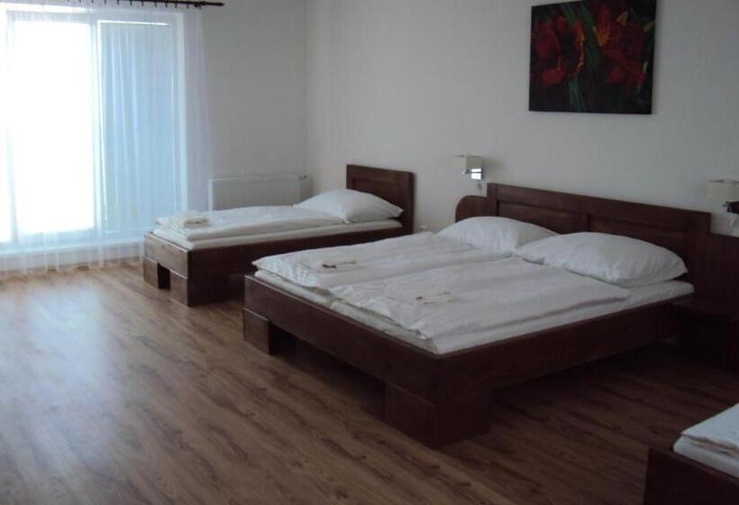 Quarto Quádruplo Estandar, Motel Senec