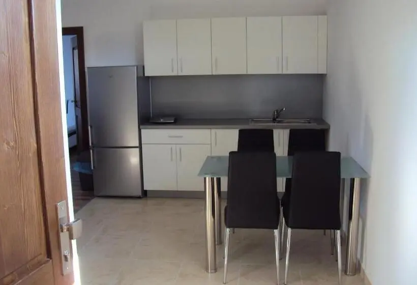 Huoneisto 1 Makuuhuone, Motel Senec