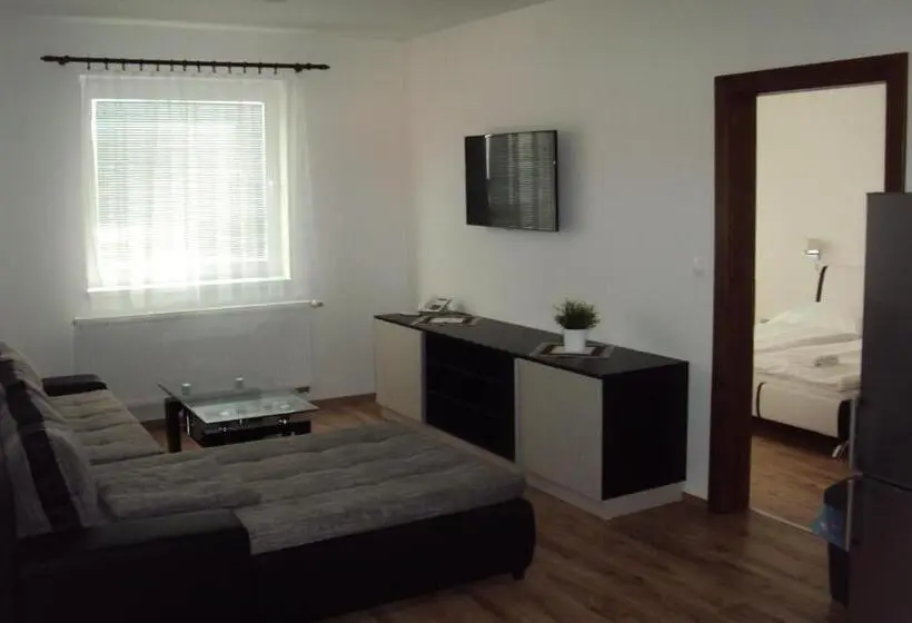 Huoneisto 1 Makuuhuone, Motel Senec