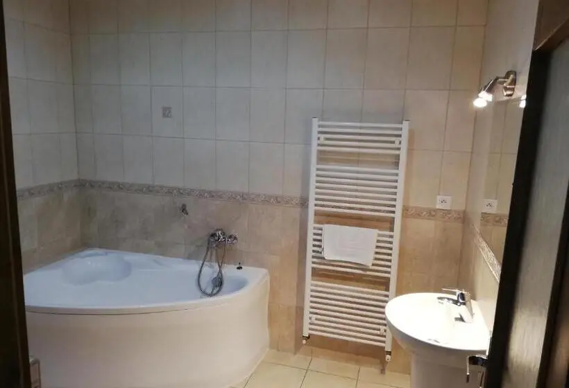 Standard Neljän Hengen Huone, Motel Senec