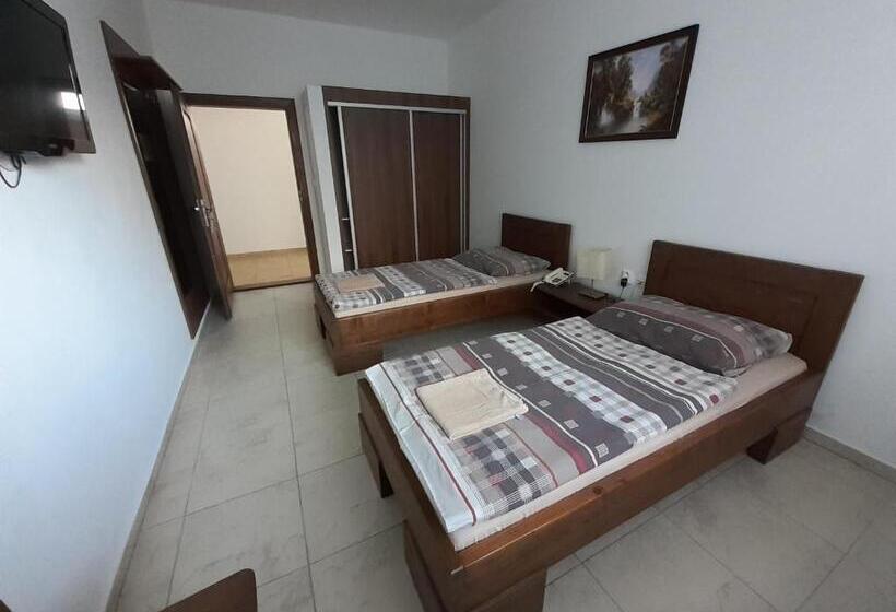 共同バス付シェアルーム, Motel Senec