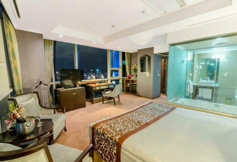 اتاق اجرایی با تخت بزرگ, The Blue Sky Hotel And Tower