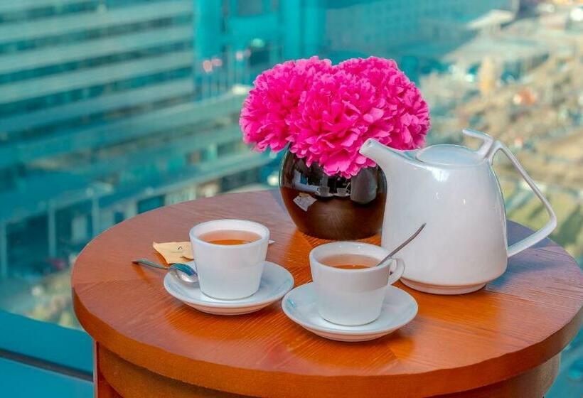 اتاق اجرایی با تخت بزرگ, The Blue Sky Hotel And Tower