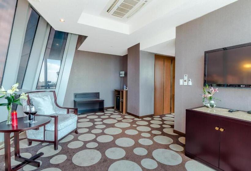 سوئیت با چشم‌انداز, The Blue Sky Hotel And Tower