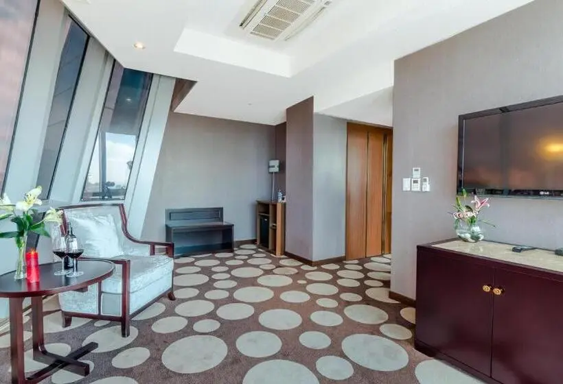 سوئیت با چشم‌انداز, The Blue Sky Hotel And Tower