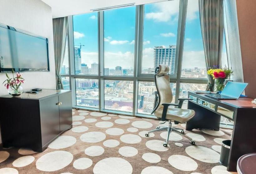 سوئیت با چشم‌انداز, The Blue Sky Hotel And Tower