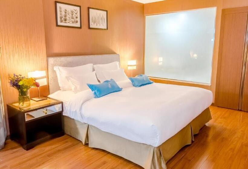 سوییت با چشم‌انداز کوه, The Blue Sky Hotel And Tower