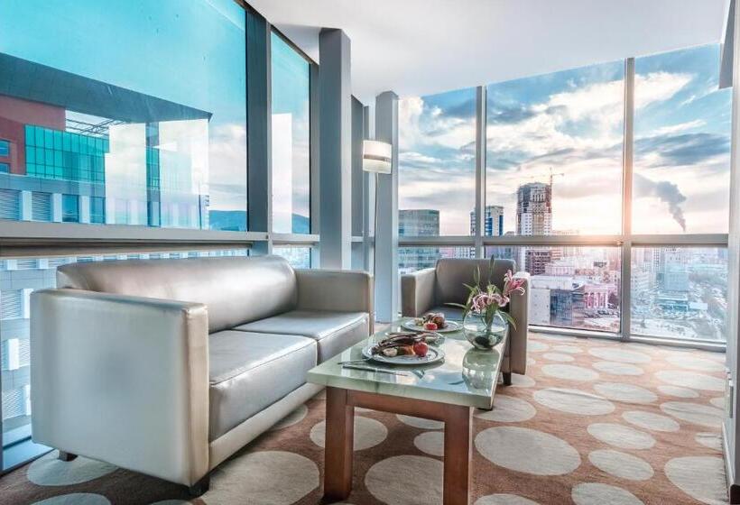 سوییت با چشم‌انداز کوه, The Blue Sky Hotel And Tower