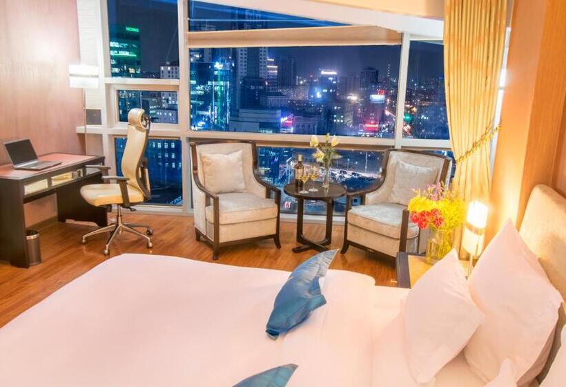 سوییت با چشم‌انداز کوه, The Blue Sky Hotel And Tower