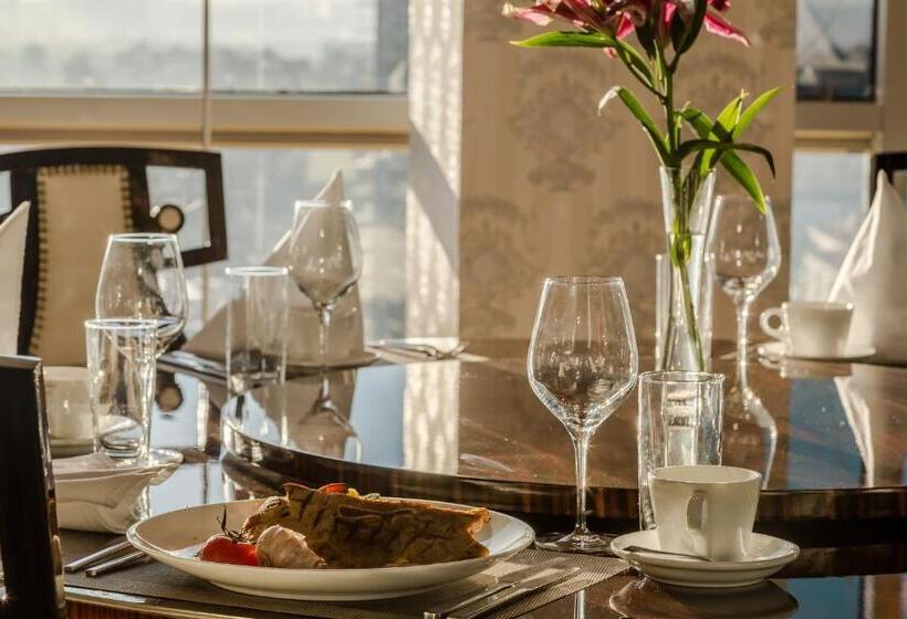 سوئیت پرزیدنت, The Blue Sky Hotel And Tower